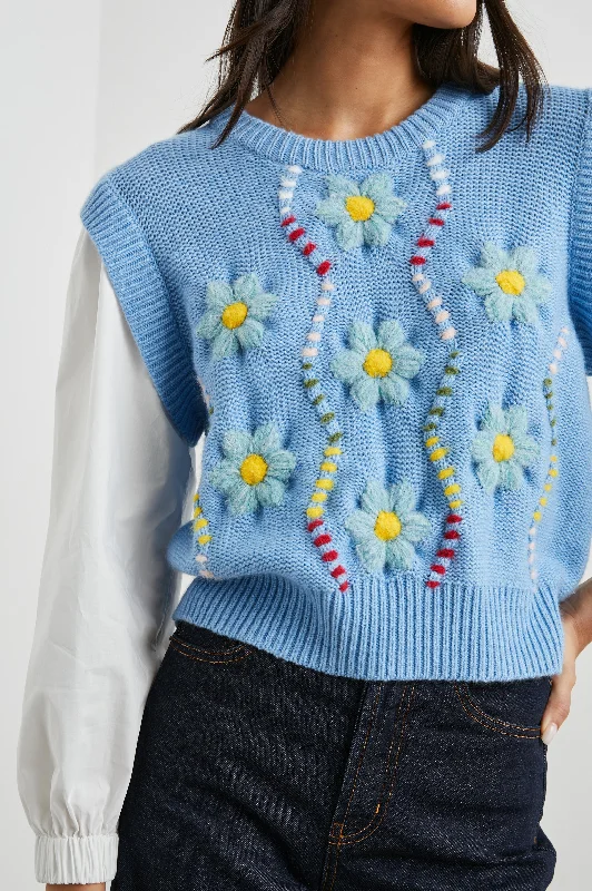 TESS SWEATER - BLUE CABLE DAISIES